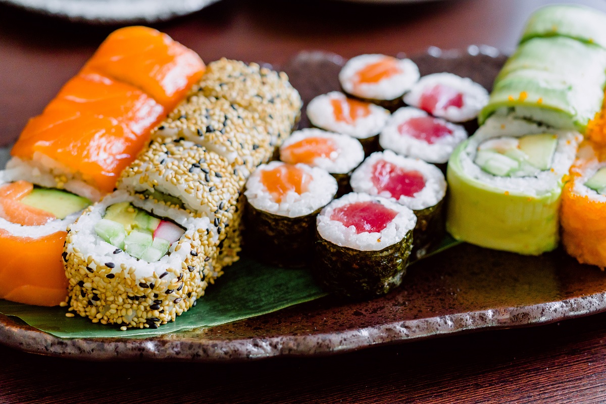 Qué ingredientes se necesitan para hacer sushi