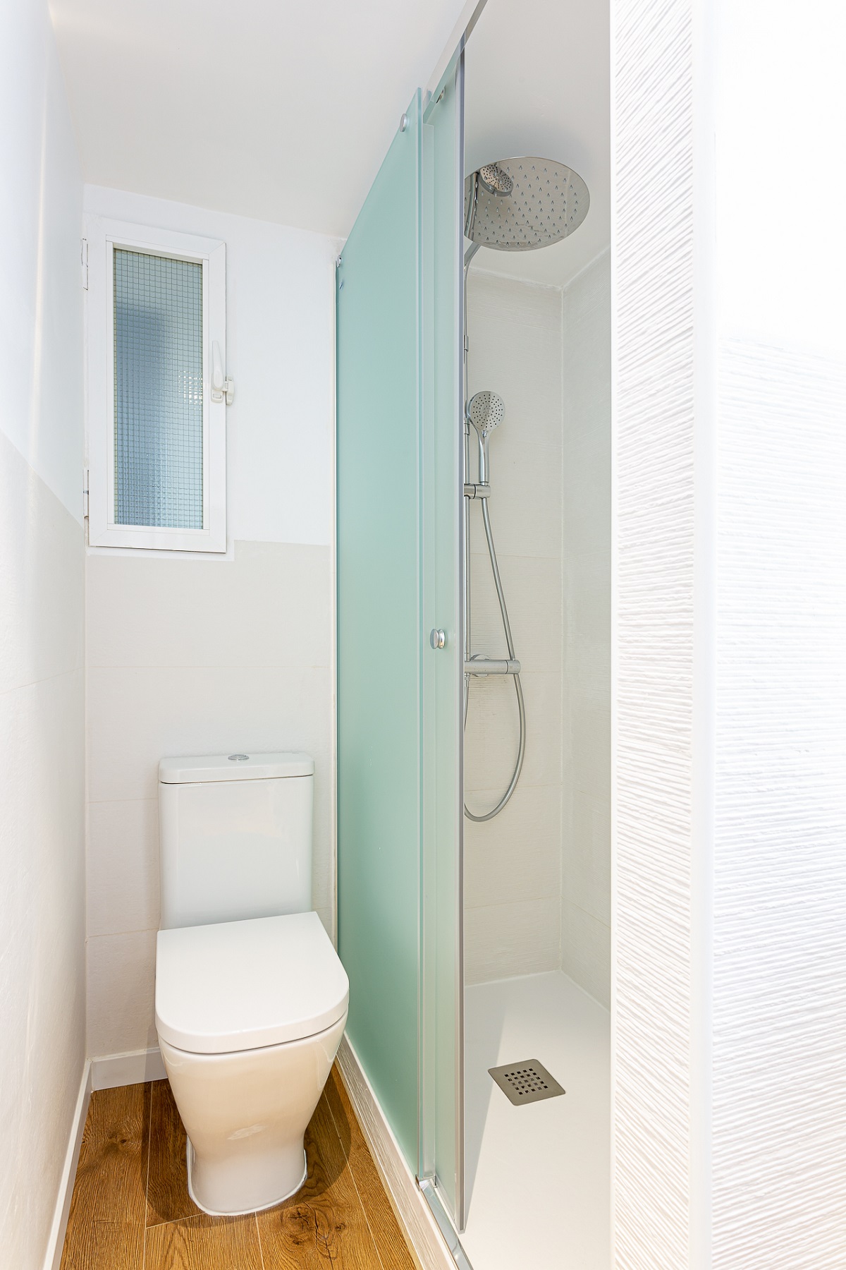 Consejos para maximizar el espacio en un baño pequeño