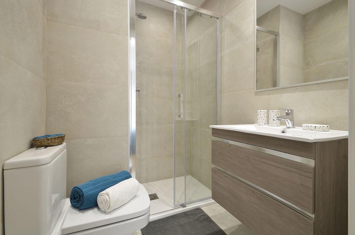 Consejos para maximizar el espacio en un baño pequeño