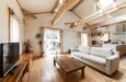 15 ideas para decorar un salón blanco y madera