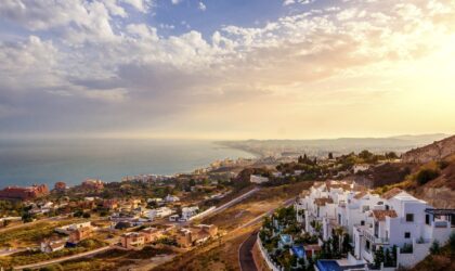 Viviendas en pueblos de Málaga con playa