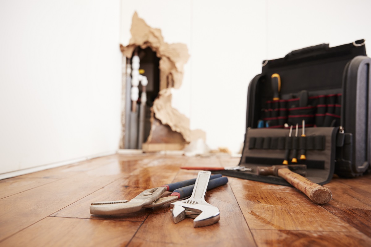 ¿Quién paga los daños provocados por un inquilino en un piso de alquiler?