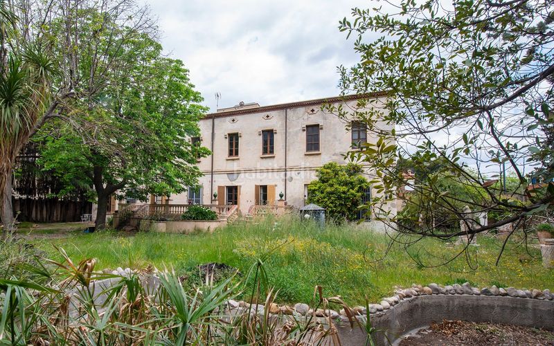 Un antiguo monasterio impresionante a la venta en Figueres