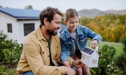 Qué son y cómo funcionan las placas solares portátiles, sin instalación, para ahorrar luz en casa