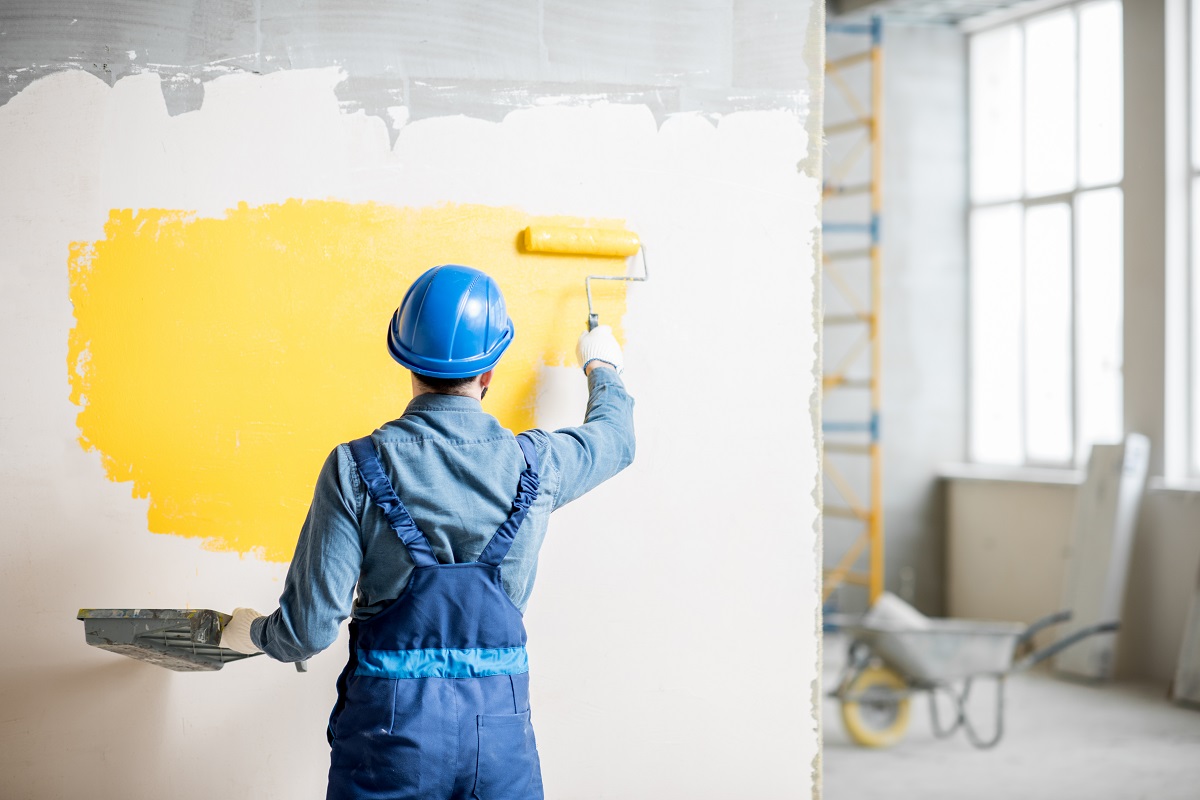 ¿Se debe entregar un piso alquilado pintado?