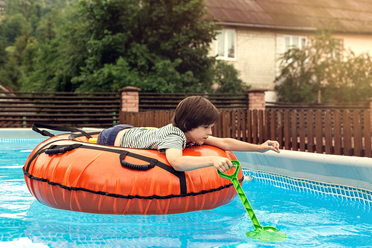 Trucos de casa: cómo limpiar el agua de la piscina